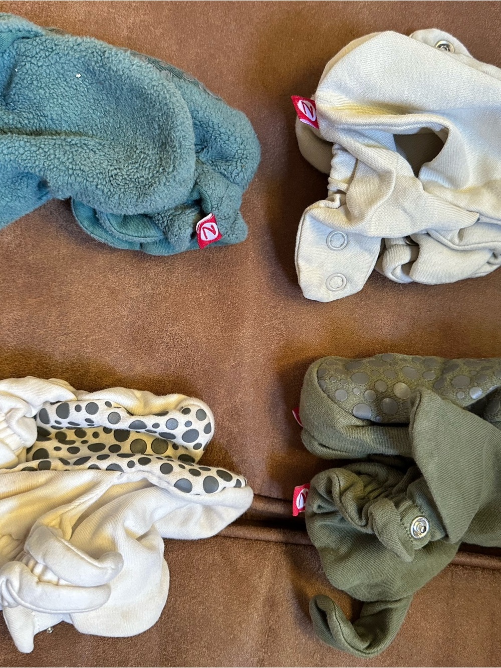 Zutano booties & Goumi mits - Picture 6 of 7
